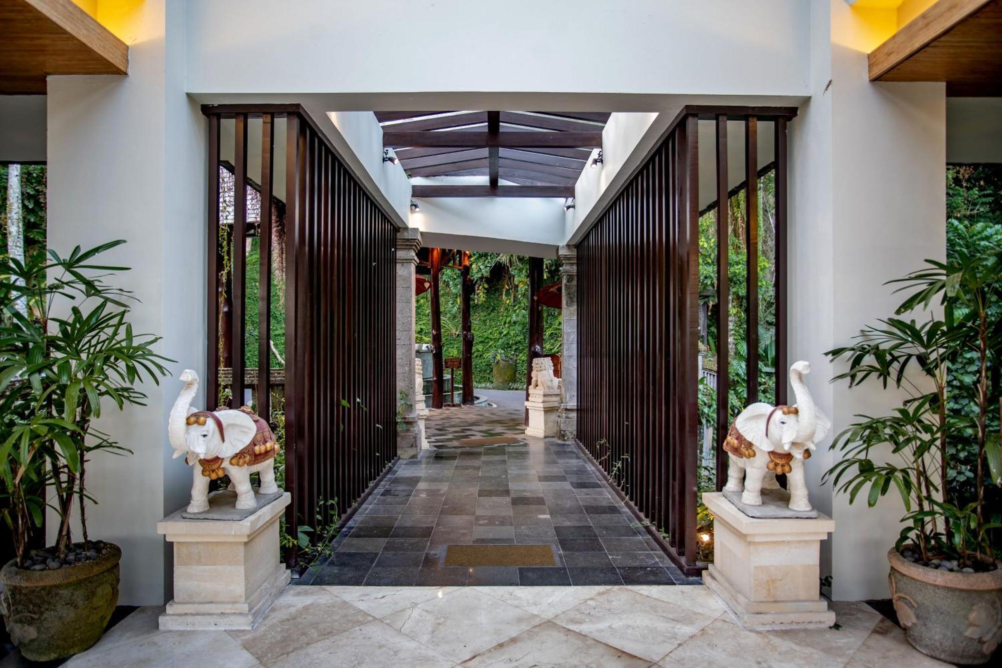 The Lokha Ubud Resort, Villas & Spa Exterior photo